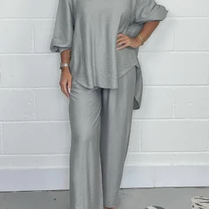 Combinaison Féline en Satin à Col Rond