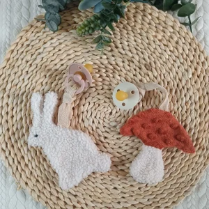 attache-tetine-foret-scaled.jpgfit20902C2560ssl1 Mini doudou attache tétine Forêt