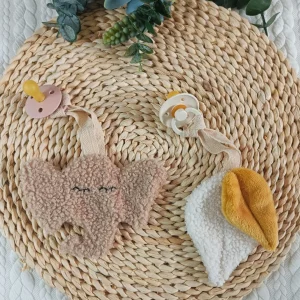 attache-tetine-jungle-scaled.jpgfit21522C2560ssl1 Mini doudou attache tétine jungle