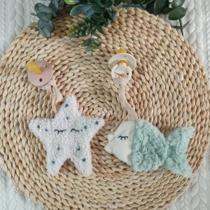 attache-tetine-marin-scaled.jpgfit21282C2560ssl1 Mini doudou attache tétine mer