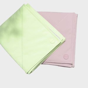 pups-and-bubs-travel-mat-jouir.jpgv1723387890 TAPIS DE VOYAGE PLIABLE * TRAVEL MAT * POUR CHIEN - 2 COULEURS DISPO